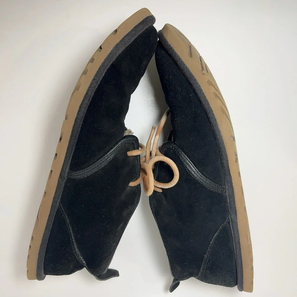 UGG Men's Maksim Chukka Boots Black Color - Picture 6 of 11